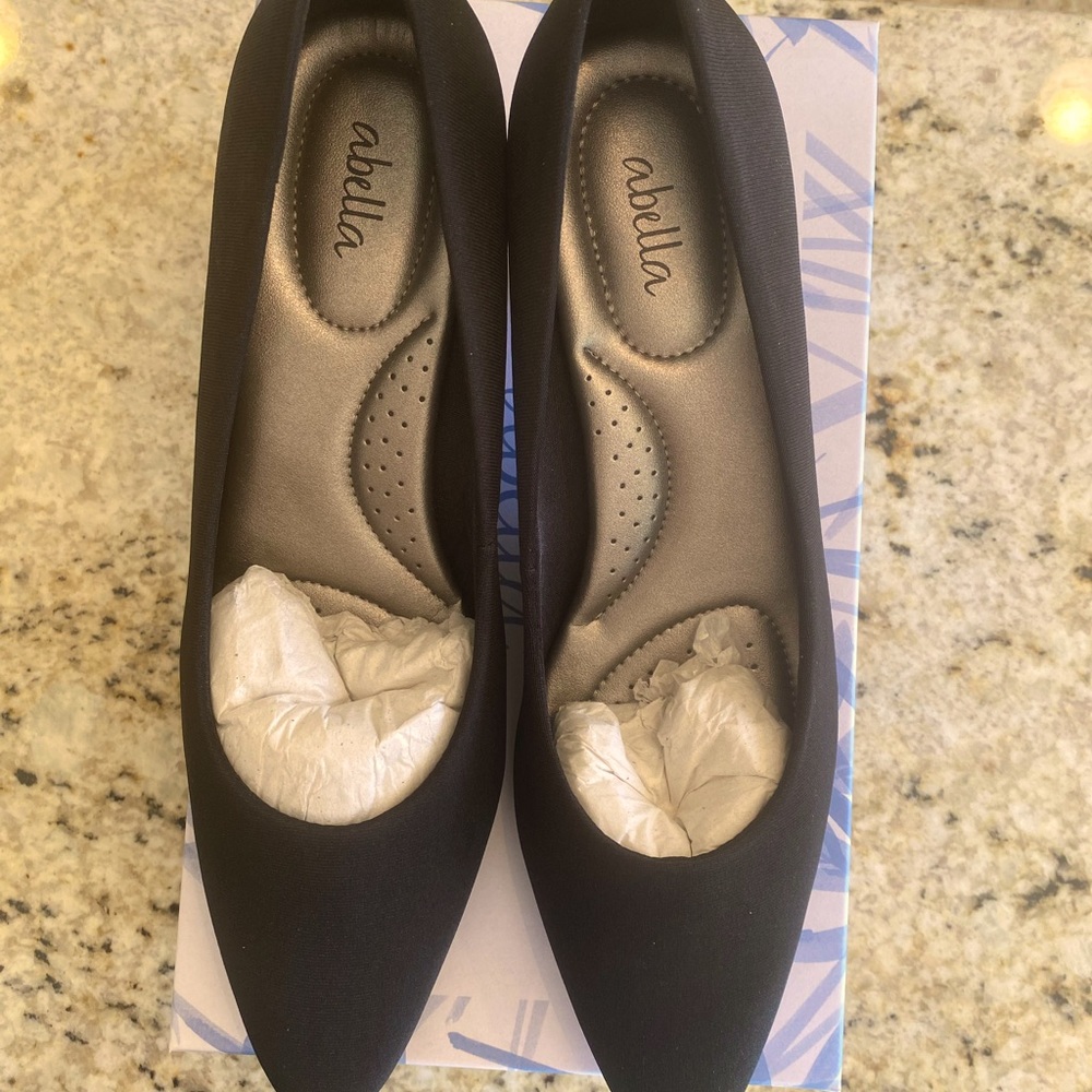 New in box. Abella black pump. Size 9